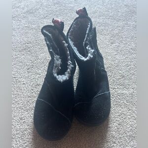 Toms Toddler size 9 boots